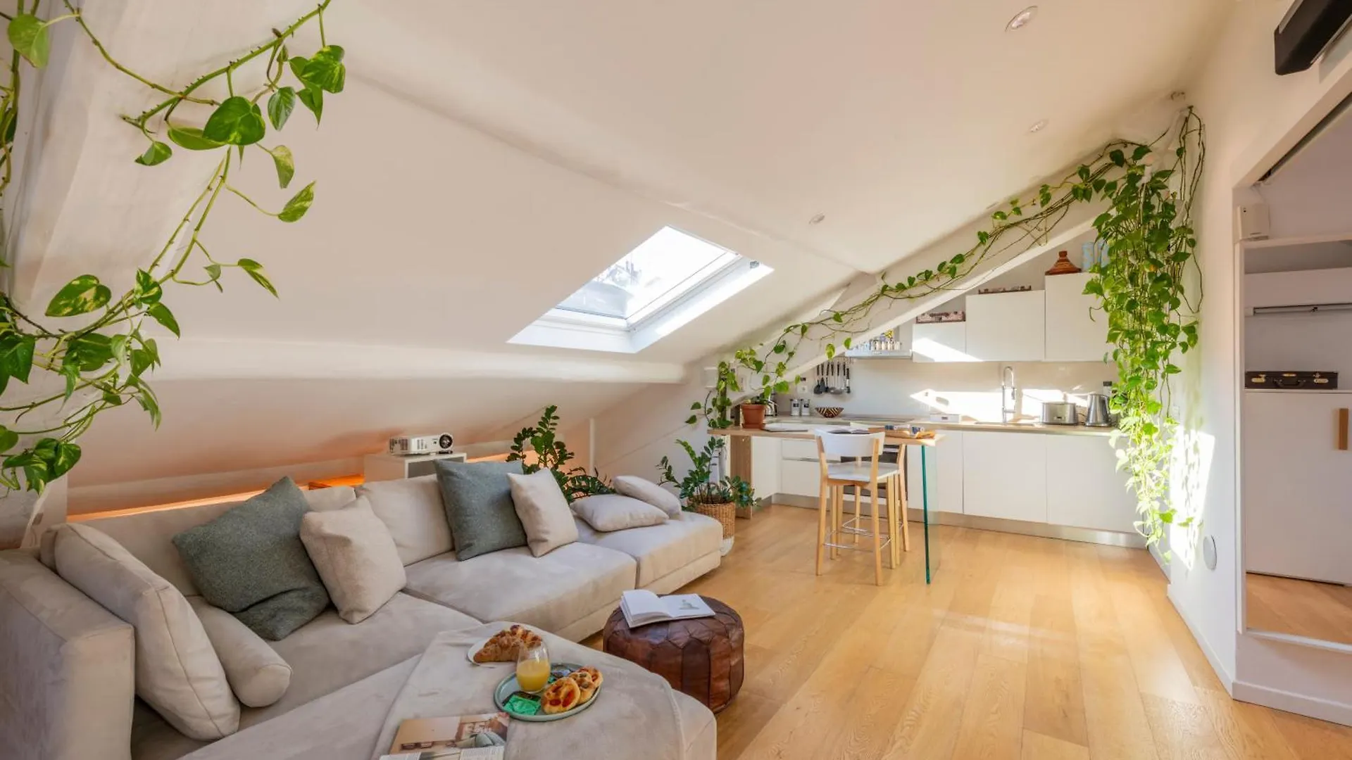 Bright Penthouse Attic In The Heart Of Milan Apartment